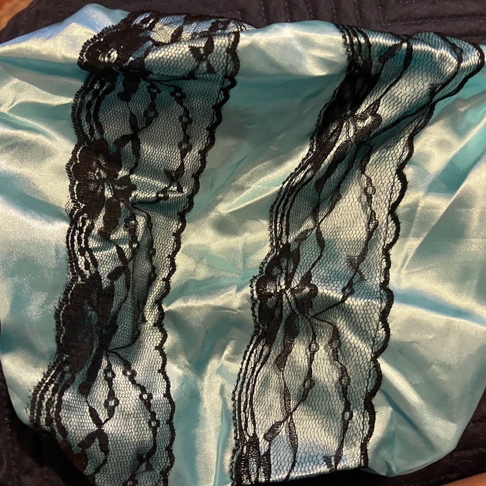 🥰 4/$25- Blue Silk Hair Cover